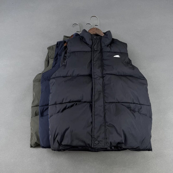 Original American single autumn and winter outdoor wind protection, warmth, thick cotton vest, men's stand -up collar sleeveless cotton jacket
Original American single autumn and winter outdoor wind protection, warmth, thick cotton vest, men's stand -up collar sleeveless cotton jacket
