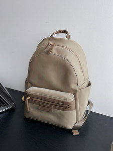 2025 new large capacity lightweight nylon cloth backpack commuting computer bag travel to school backpack travel bag school bag 
2025 new large capacity lightweight nylon cloth backpack commuting computer bag travel to school backpack travel bag school bag