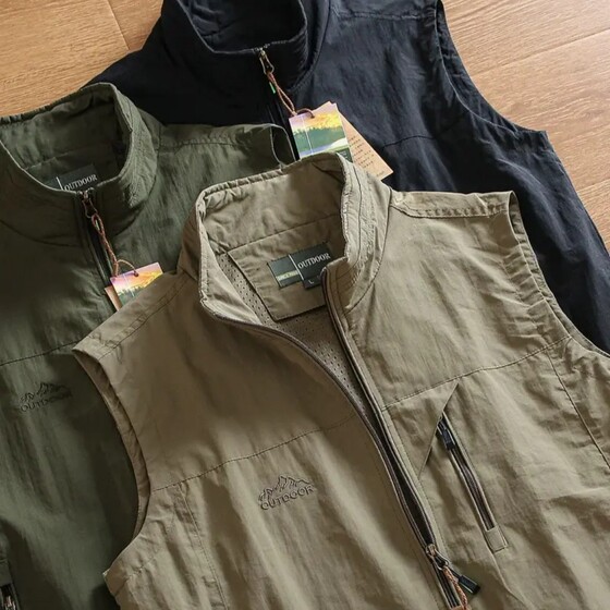 Outdoor multi-pocket stand-up collar vest fashionable slim workhorse clips for men's casual vest outdoor shoulders
Outdoor multi-pocket stand-up collar vest fashionable slim workhorse clips for men's casual vest outdoor shoulders