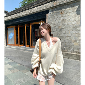 Large size lazy style pink V-neck knitted sweater for women in autumn and winter for fat girls Korean style slimming versatile sweet top 
Large size lazy style pink V-neck knitted sweater for women in autumn and winter for fat girls Korean style slimming versatile sweet top