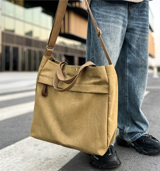 Fashionable canvas tote bag for men, large-capacity handbag for women, casual and versatile shoulder bag, commuting, traveling, and class bag 
Fashionable canvas tote bag for men, large-capacity handbag for women, casual and versatile shoulder bag, commuting, traveling, and class bag