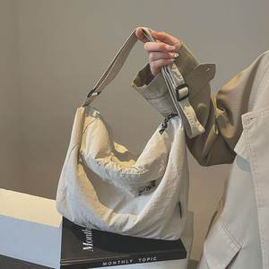 Casual bag women's 2025 new lightweight and versatile travel bag shoulder bag large capacity commuter crossbody bag 
Casual bag women's 2025 new lightweight and versatile travel bag shoulder bag large capacity commuter crossbody bag