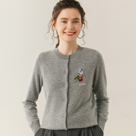 2025 Spring and Autumn Round Neck Bird Embroidered Cashmere Cardigan Women Loose Long Sleeve Sweater Coat Knitted Wool Top
2025 Spring and Autumn Round Neck Bird Embroidered Cashmere Cardigan Women Loose Long Sleeve Sweater Coat Knitted Wool Top