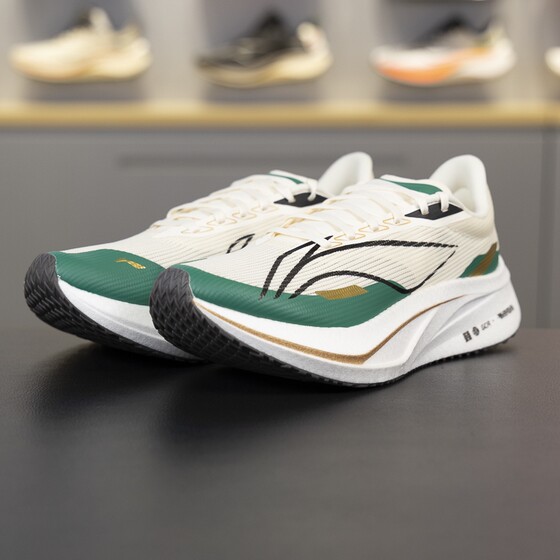 Li Ning Feidian 4C running shoes for men's lightweight shock-absorbing and rebound wire sports racing marathon running shoes ARMU005
Li Ning Feidian 4C running shoes for men's lightweight shock-absorbing and rebound wire sports racing marathon running shoes ARMU005