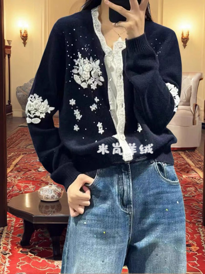 Heavy Industry Embroidery Hand 100% Cashmere Round Neck Cardigan Women Loose Knitted High-end Jacket Temperament Age-reducing Sweater
Heavy Industry Embroidery Hand 100% Cashmere Round Neck Cardigan Women Loose Knitted High-end Jacket Temperament Age-reducing Sweater