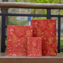 Red Holiday Traditional Gift Bag, Antique Style Handbag, Environmentally Friendly Kraft Paper Bag, Holiday Gift Return Gift Packaging Bag Red Holiday Traditional Gift Bag, Antique Style Handbag, Environmentally Friendly Kraft Paper Bag, Holiday Gift Return Gift Packaging Bag