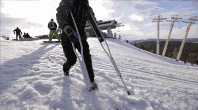 这哪是在滑雪,简直就是把滑雪板玩弄於两腿之间