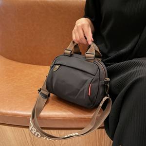 Western Style Versatile Lightweight Bag Women 2025 New Oxford Cloth Fashion Handbag Canvas Casual Women's Crossbody Bag 
Western Style Versatile Lightweight Bag Women 2025 New Oxford Cloth Fashion Handbag Canvas Casual Women's Crossbody Bag