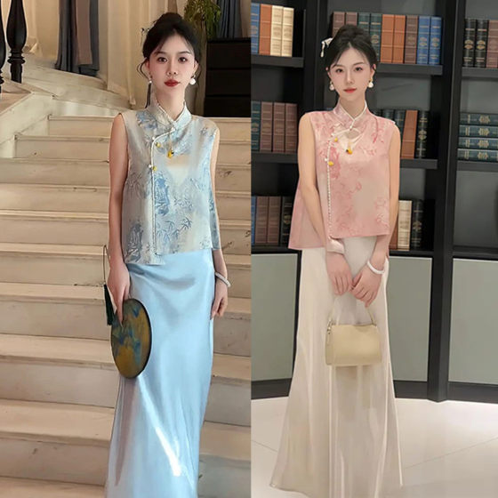 New Chinese style light luxury jacquard plate button vest vest style light satin skirt two-piece set for women summer
New Chinese style light luxury jacquard plate button vest vest style light satin skirt two-piece set for women summer