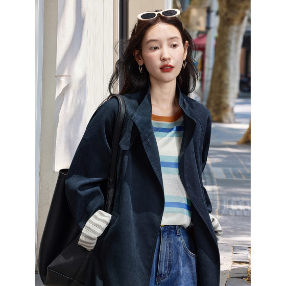 Simple and atmospheric classic windbreaker jacket 2025 autumn casual retro mid-length top women's clothing display
Simple and atmospheric classic windbreaker jacket 2025 autumn casual retro mid-length top women's clothing display