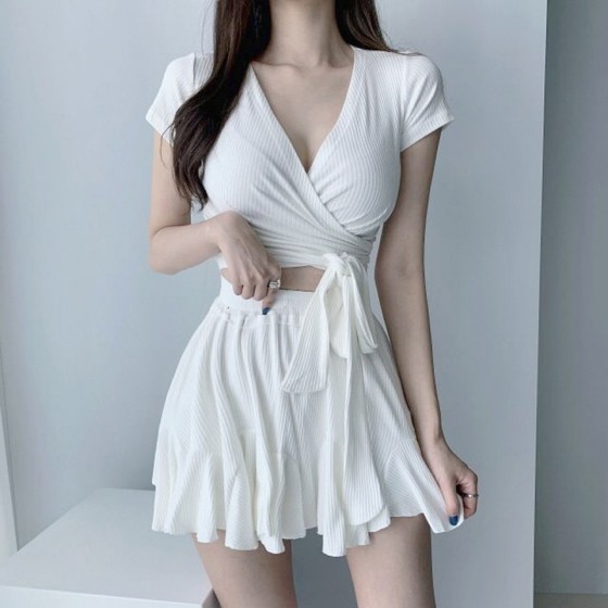 Women's 2025 hot new high-end style internet celebrity style conservative belly-covering split skirt style three-piece set soaking in hot spring
Women's 2025 hot new high-end style internet celebrity style conservative belly-covering split skirt style three-piece set soaking in hot spring