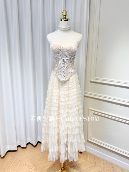 Haute couture pure body with chest padding fish bone lace strap bra suspender top beaded mesh cake long skirt
Haute couture pure body with chest padding fish bone lace strap bra suspender top beaded mesh cake long skirt