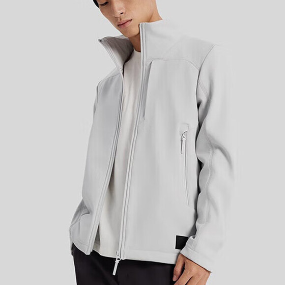 Jack wolfskin/Golden new men's loose soft shell jacket 5323151-6315
Jack wolfskin/Golden new men's loose soft shell jacket 5323151-6315