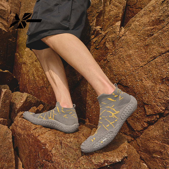 Beach shoes for anti-slip adult children's sea swimming special shoes for hiking the stream rafting diving shoes for playing in the water seaside wading shoes
Beach shoes for anti-slip adult children's sea swimming special shoes for hiking the stream rafting diving shoes for playing in the water seaside wading shoes
