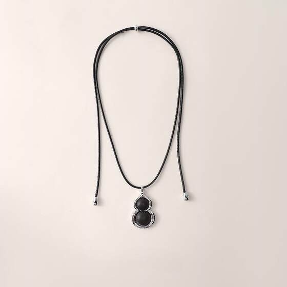 Black gourd pendant necklace for women long 2025 new hot fashion high-end light luxury niche sweater chain accessories 
Black gourd pendant necklace for women long 2025 new hot fashion high-end light luxury niche sweater chain accessories