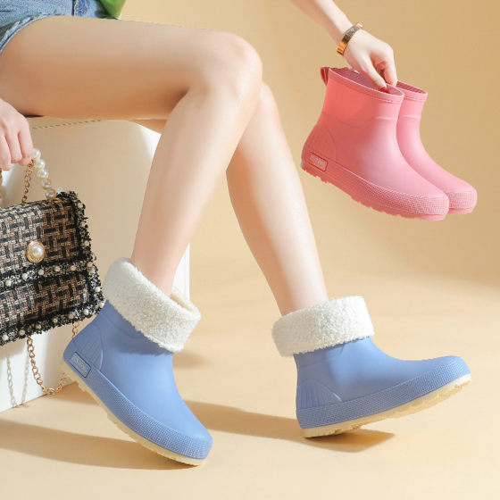 Korean version of sports rain boots for women's non-slip waterproof kitchen work sweet rubber shoes plus cotton warm rain boots adult water shoes
Korean version of sports rain boots for women's non-slip waterproof kitchen work sweet rubber shoes plus cotton warm rain boots adult water shoes