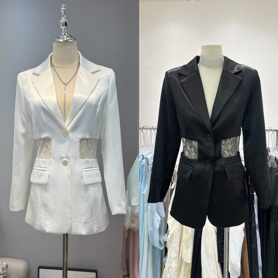 Early autumn 2025 new temperament V-neck waist hollow spliced lace waist slimming and versatile suit jacket for women
Early autumn 2025 new temperament V-neck waist hollow spliced lace waist slimming and versatile suit jacket for women