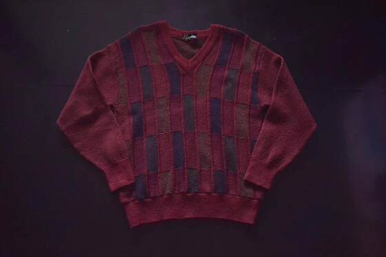 Free shipping vintage Japanese Pop American retro style V-neck color-blocking solitary pure sweater bbxb5554 
Free shipping vintage Japanese Pop American retro style V-neck color-blocking solitary pure sweater bbxb5554