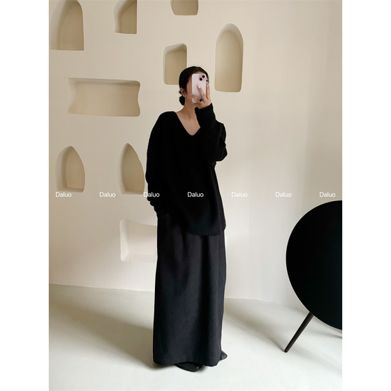 Daluo high-end original buyer store limited edition style! 100 wool loose lazy V-neck sweater
Daluo high-end original buyer store limited edition style! 100 wool loose lazy V-neck sweater