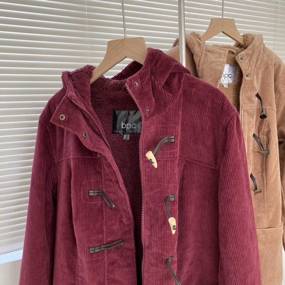 Free shipping! Foreign trade ox horn buckle design thick plush corduroy mid-length hooded jacket for women 1.7KG
Free shipping! Foreign trade ox horn buckle design thick plush corduroy mid-length hooded jacket for women 1.7KG