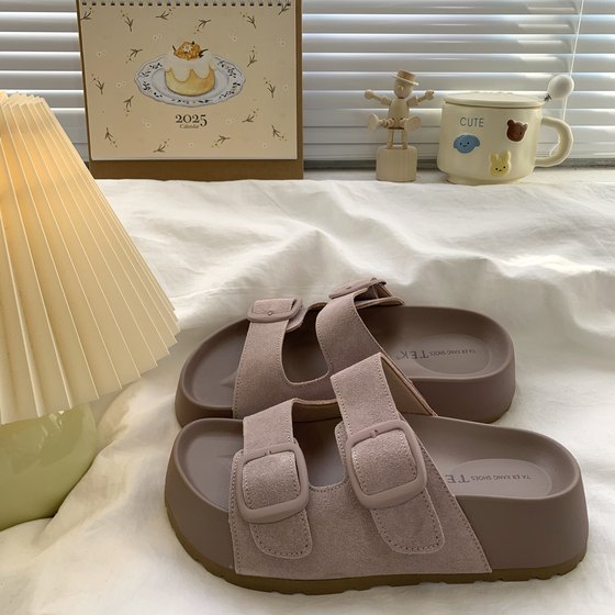 Korean style fashionable, versatile, simple and comfortable thick-soled Birkenstock shoes for women wearing 2025 summer new lazy flip-flops trend
Korean style fashionable, versatile, simple and comfortable thick-soled Birkenstock shoes for women wearing 2025 summer new lazy flip-flops trend