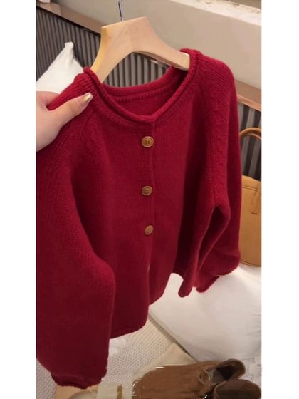 Red sweater cardigan jacket for the Chinese New Year for the Chinese New Year for women in autumn and winter French high-end soft and lazy round-neck knitted sweater
Red sweater cardigan jacket for the Chinese New Year for the Chinese New Year for women in autumn and winter French high-end soft and lazy round-neck knitted sweater