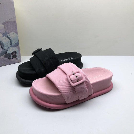 Fashionable soft-soled beach sandals for women, thick-soled sponge cake candy colored slippers for women casual wear
Fashionable soft-soled beach sandals for women, thick-soled sponge cake candy colored slippers for women casual wear