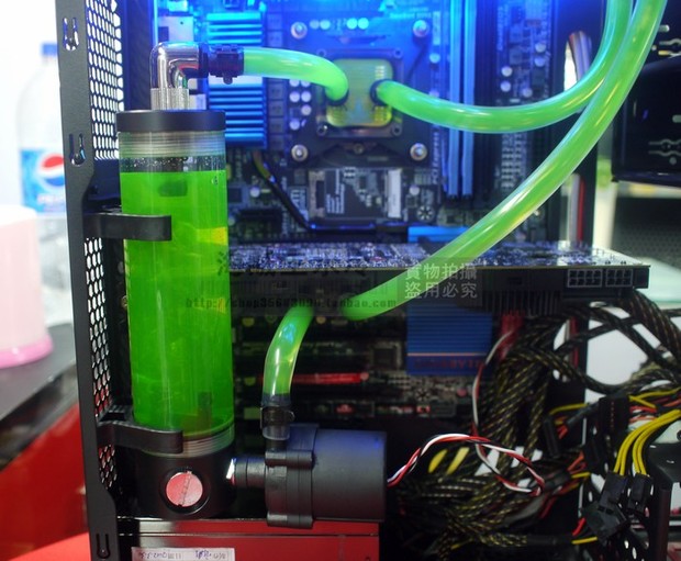 水冷散热器显卡_显卡 水冷散热器_cpu显卡水冷散热器
