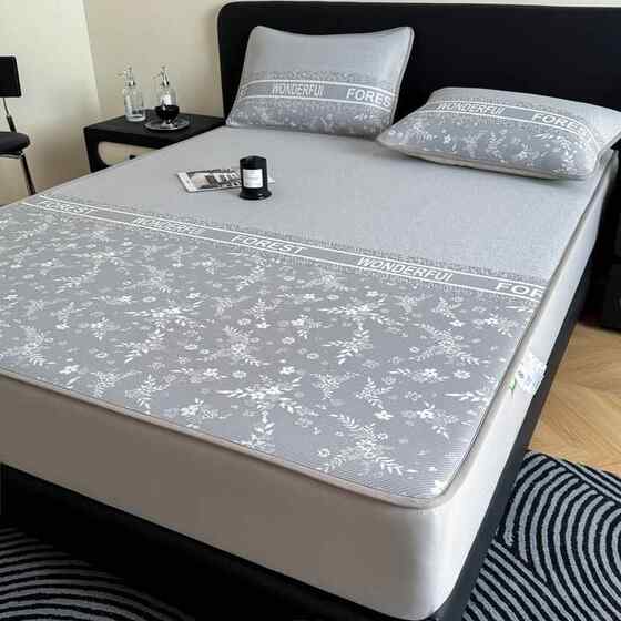 2025 new Class A maternal and infant grade jacquard ice silk mat three-piece set for summer machine-washable soft mat sheet hat
2025 new Class A maternal and infant grade jacquard ice silk mat three-piece set for summer machine-washable soft mat sheet hat