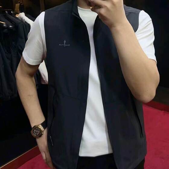 Yingshang Light Luxury Men's Clothing Store Multi-Pocket Vest Workwear Style Vest Mountaineering Outdoor Sleeveless Vest Horse Clip Vest
Yingshang Light Luxury Men's Clothing Store Multi-Pocket Vest Workwear Style Vest Mountaineering Outdoor Sleeveless Vest Horse Clip Vest
