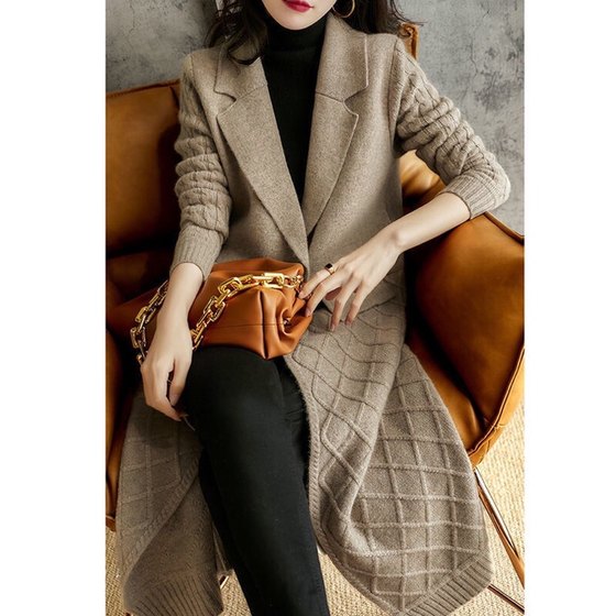 Autumn and winter new 100%pure woolen coat cardigan, long loose coniferous cashmere pure color thickened sweater female
Autumn and winter new 100%pure woolen coat cardigan, long loose coniferous cashmere pure color thickened sweater female