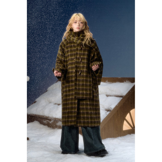 Yang Erda Meng's original green plaid high-end mid-length coat 2025 autumn and winter new hot woolen jacket
Yang Erda Meng's original green plaid high-end mid-length coat 2025 autumn and winter new hot woolen jacket
