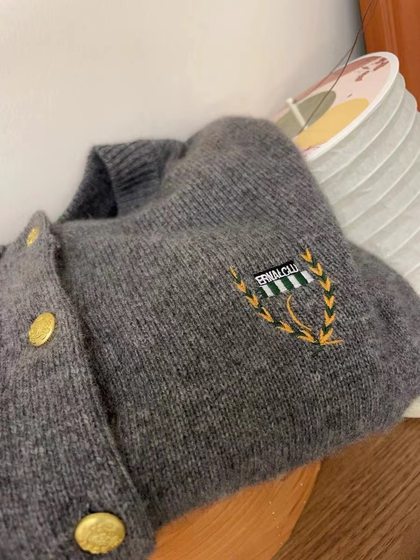Raccoon velvet embroidered badge sweater jacket for women in autumn and winter thickened winter inner layer base knitted cardigan wool top Raccoon velvet embroidered badge sweater jacket for women in autumn and winter thickened winter inner layer base knitted cardigan wool top