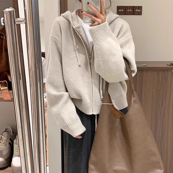 Korean version of hooded zipper cardigan design soft glutinous sweater for women in autumn and winter thickened outerwear knitted jacket top
Korean version of hooded zipper cardigan design soft glutinous sweater for women in autumn and winter thickened outerwear knitted jacket top