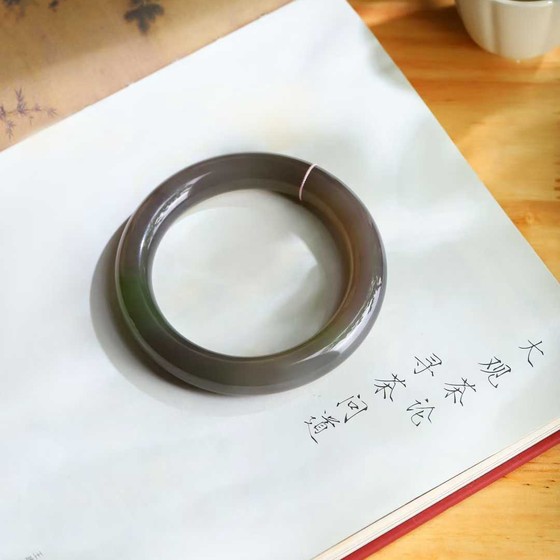 Jade crafts natural Xinjiang Hetian jade Qinghai material old smoke purple jade colored plain face bracelet women's bracelet
Jade crafts natural Xinjiang Hetian jade Qinghai material old smoke purple jade colored plain face bracelet women's bracelet