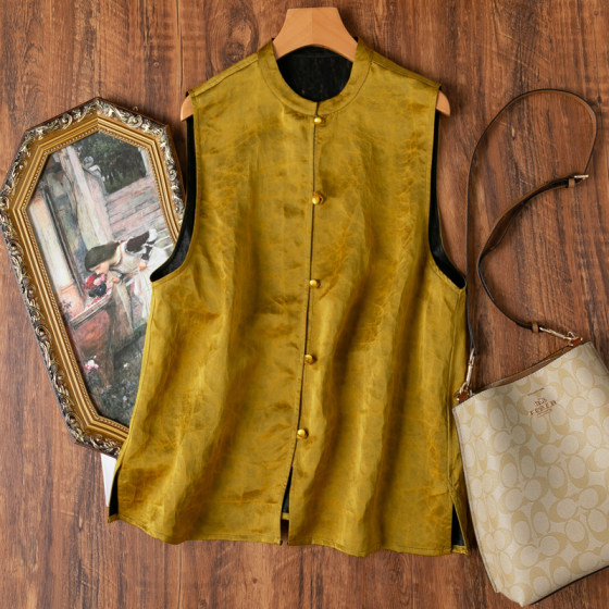 Wear on both sides! Cracked golden beetle satin fragrant cloud yarn! Silk stand-up collar Chinese style vest new Chinese vest slit
Wear on both sides! Cracked golden beetle satin fragrant cloud yarn! Silk stand-up collar Chinese style vest new Chinese vest slit