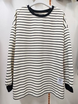2025 autumn and winter new round neck thickened large size striped long-sleeved sweatshirt for women Korean mid-length loose slimming top 
2025 autumn and winter new round neck thickened large size striped long-sleeved sweatshirt for women Korean mid-length loose slimming top