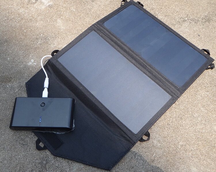 折叠太阳能手机充电器_太阳能手机充电与充电宝充电_充电台灯能一直充电吗