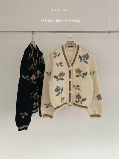 Now 25 winter new Korean Dongdaemun egg versatile age-reducing contrast color flower V-neck knitted cardigan for women 
Now 25 winter new Korean Dongdaemun egg versatile age-reducing contrast color flower V-neck knitted cardigan for women