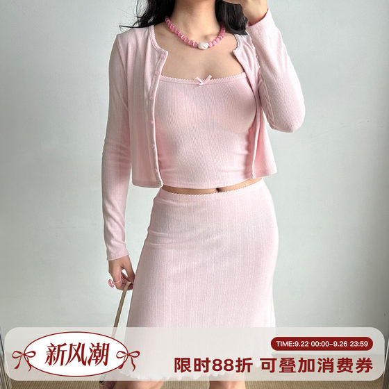 Go Girl Go Homemade European and American sexy hot girl suspender long-sleeved cardigan skirt suit three-piece set for women
Go Girl Go Homemade European and American sexy hot girl suspender long-sleeved cardigan skirt suit three-piece set for women