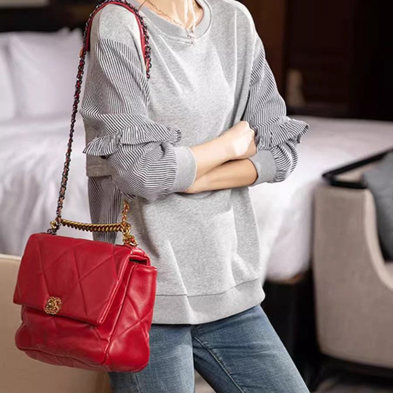 New striped spliced black fungus clothes for women, trendy autumn Korean wardrobe version loose season long-sleeved top fashionable versatile sweatshirt for women
New striped spliced black fungus clothes for women, trendy autumn Korean wardrobe version loose season long-sleeved top fashionable versatile sweatshirt for women
