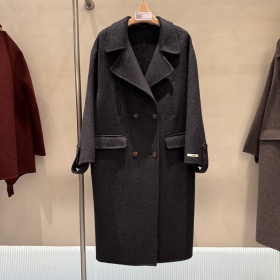 2025 autumn and winter new European double-sided cashmere coat mid-length suit collar double-breasted wool jacket makes you look thin
2025 autumn and winter new European double-sided cashmere coat mid-length suit collar double-breasted wool jacket makes you look thin