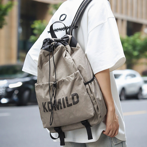 Drawstring ties pocket sports travel backpack men's lightweight outdoor hiking hiking bag college school bag women 
Drawstring ties pocket sports travel backpack men's lightweight outdoor hiking hiking bag college school bag women