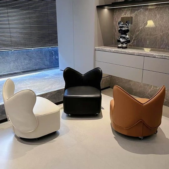 Universal wheel small stool living room sofa stool household pulley low stool children stool small chair with wheels mobile square stool
Universal wheel small stool living room sofa stool household pulley low stool children stool small chair with wheels mobile square stool