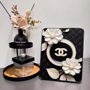 Modern light luxury small fragrance style table ins desktop ornaments TV cabinet wine cabinet shoe cabinet makeup living room home soft decoration 
Modern light luxury small fragrance style table ins desktop ornaments TV cabinet wine cabinet shoe cabinet makeup living room home soft decoration