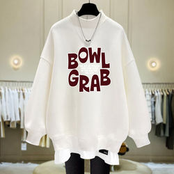 Mid-length pink turtleneck sweatshirt with letters Mid-length pink turtleneck sweatshirt with letters