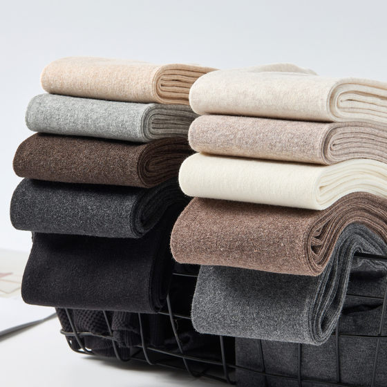 Combed cotton pinstripes for women with slim legs in autumn and winter medium and thick outer wear, slim feet, pantyhose and velvet oat color
Combed cotton pinstripes for women with slim legs in autumn and winter medium and thick outer wear, slim feet, pantyhose and velvet oat color