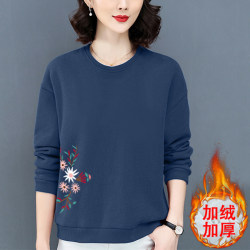 Women's loose sweatshirt autumn and winter velvet thickened warm jacket middle-aged mother style long-sleeved T-shirt top winter wear Women's loose sweatshirt autumn and winter velvet thickened warm jacket middle-aged mother style long-sleeved T-shirt top winter wear