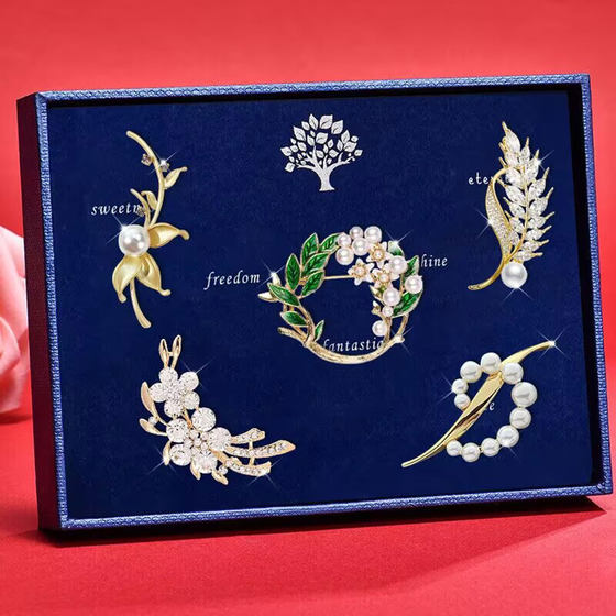 Weekly brooch gift box set for corsage to teacher girlfriend leader pin sweater chain practical birthday gift 
Weekly brooch gift box set for corsage to teacher girlfriend leader pin sweater chain practical birthday gift