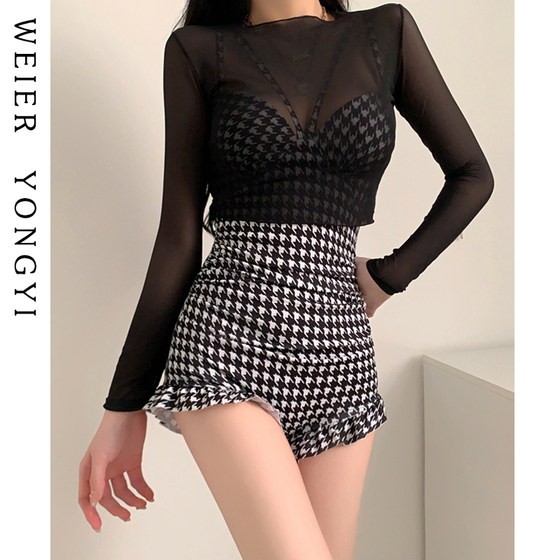 Women's summer ins one-piece long sleeve mesh two-piece bikini sexy gathering to cover their belly and make them look slim.
Women's summer ins one-piece long sleeve mesh two-piece bikini sexy gathering to cover their belly and make them look slim.
